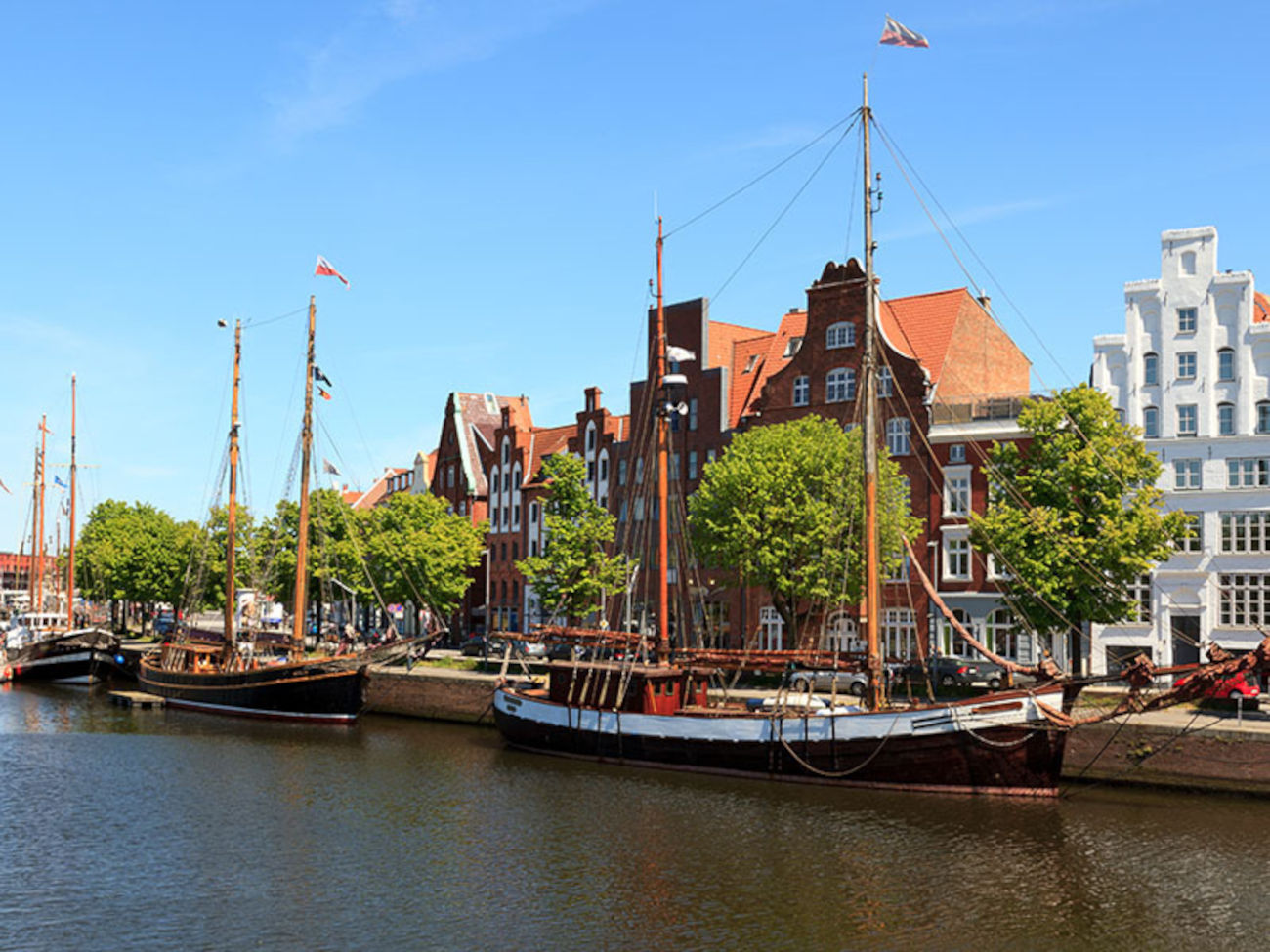 Die Lübecker Altstadt vom Kanal aus gesehen