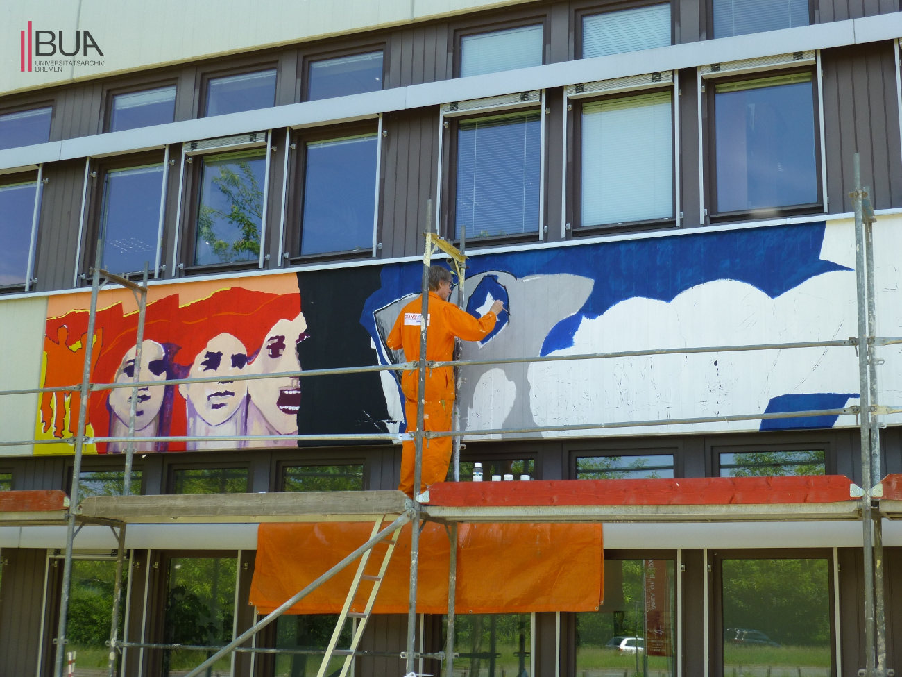 Artist Jub Mönster reconstructs the mural at GW 1