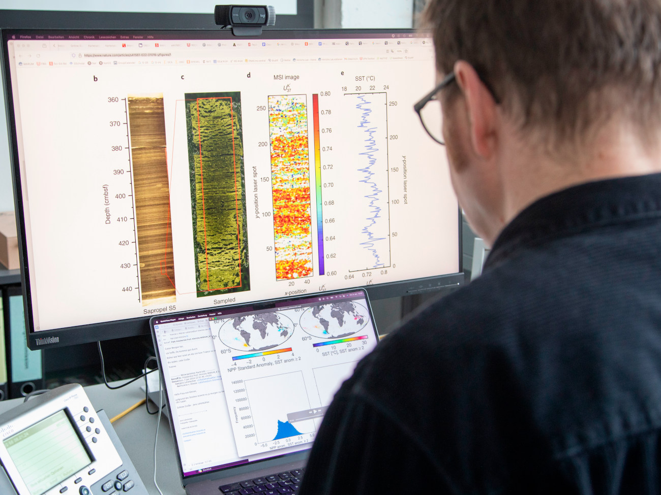 Kai-Uwe Hinrichs is sitting in front of a computer screen showing the distribution of molecules in a section of a sediment core.