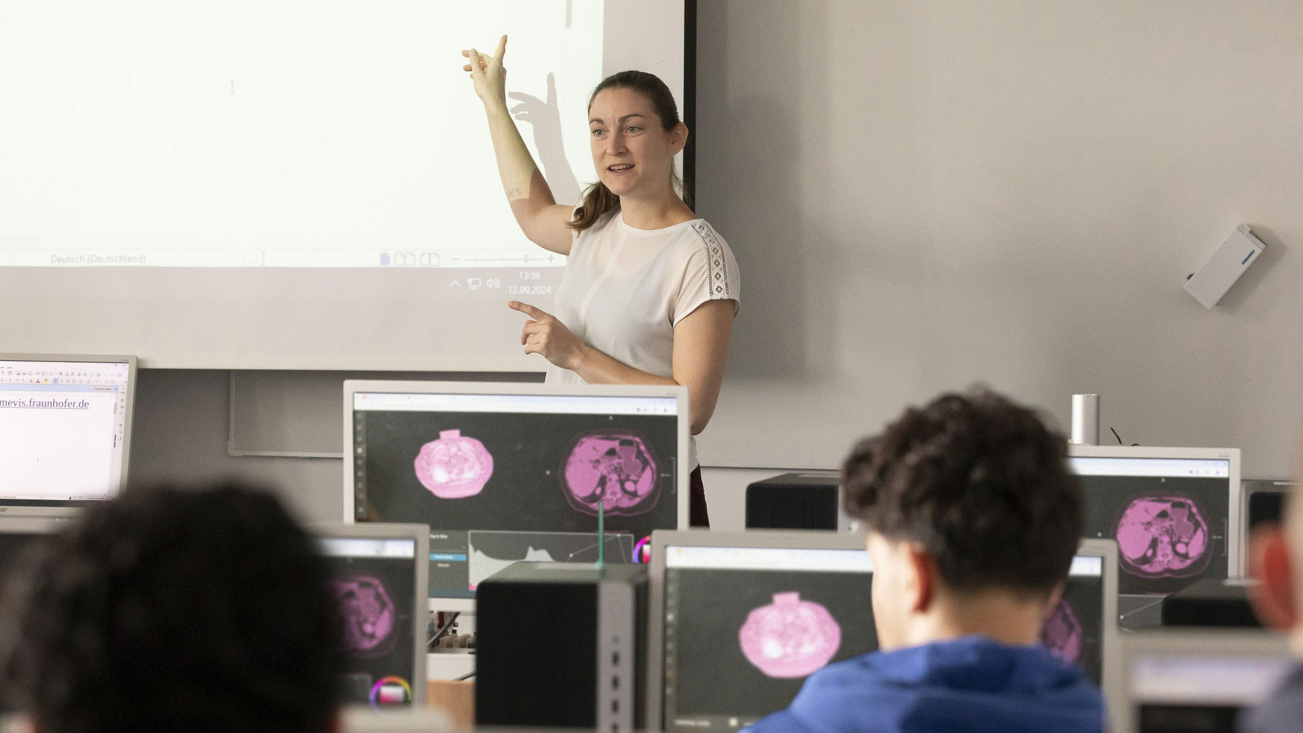 Anna Rörich infront of the whiteboard