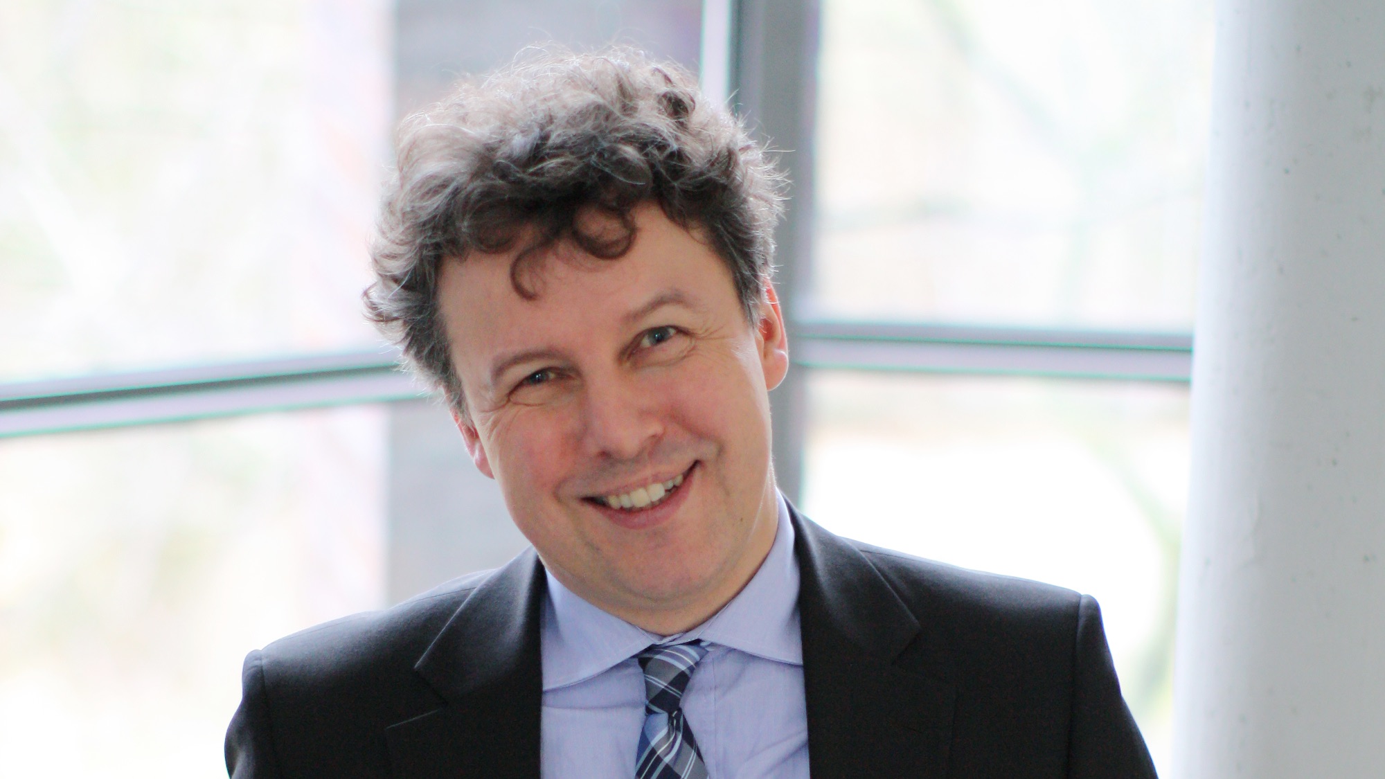 A portrait photo of Rolf Drechsler