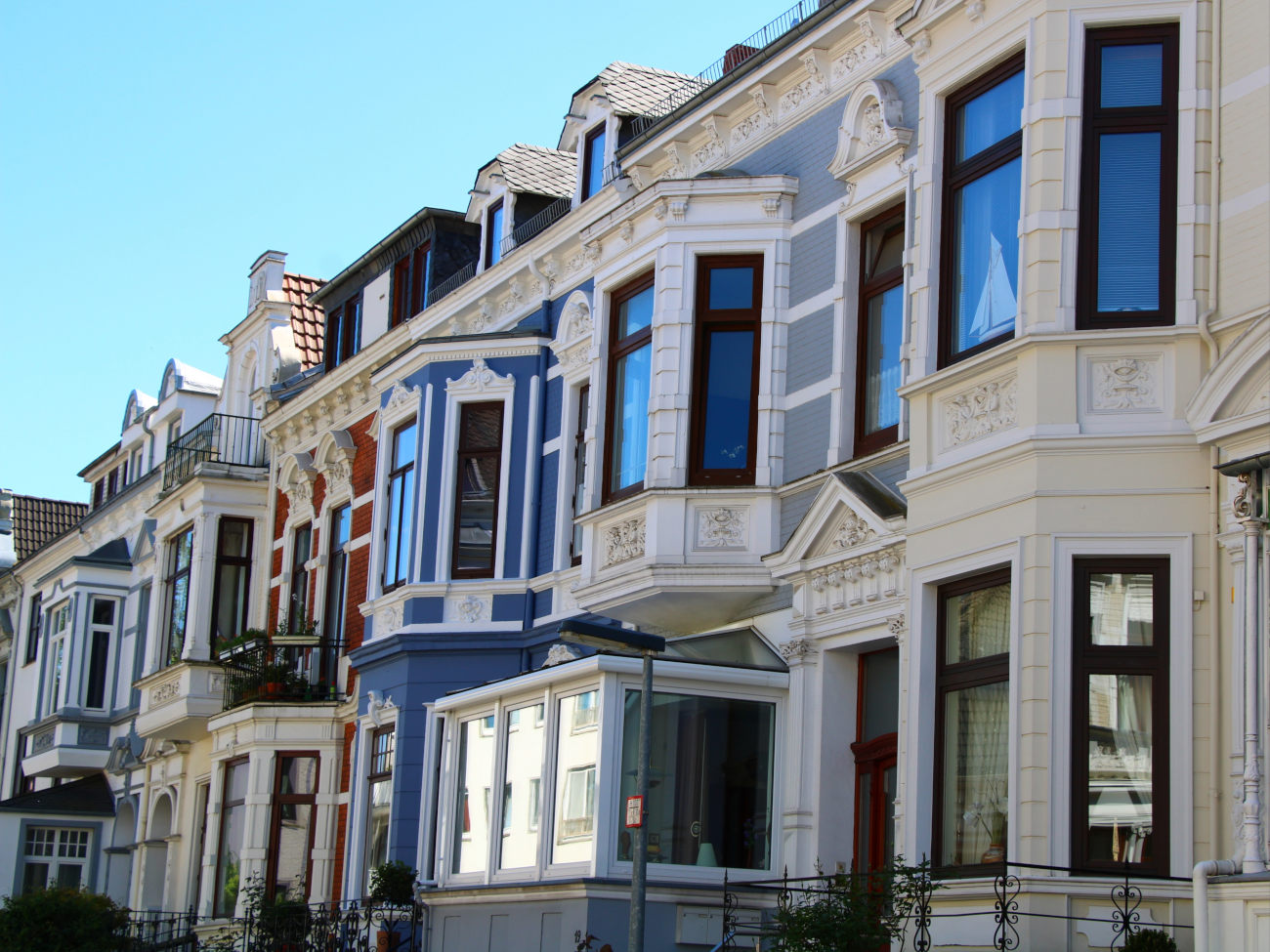 View of a row of houses in Bremen-Schwachhausen.