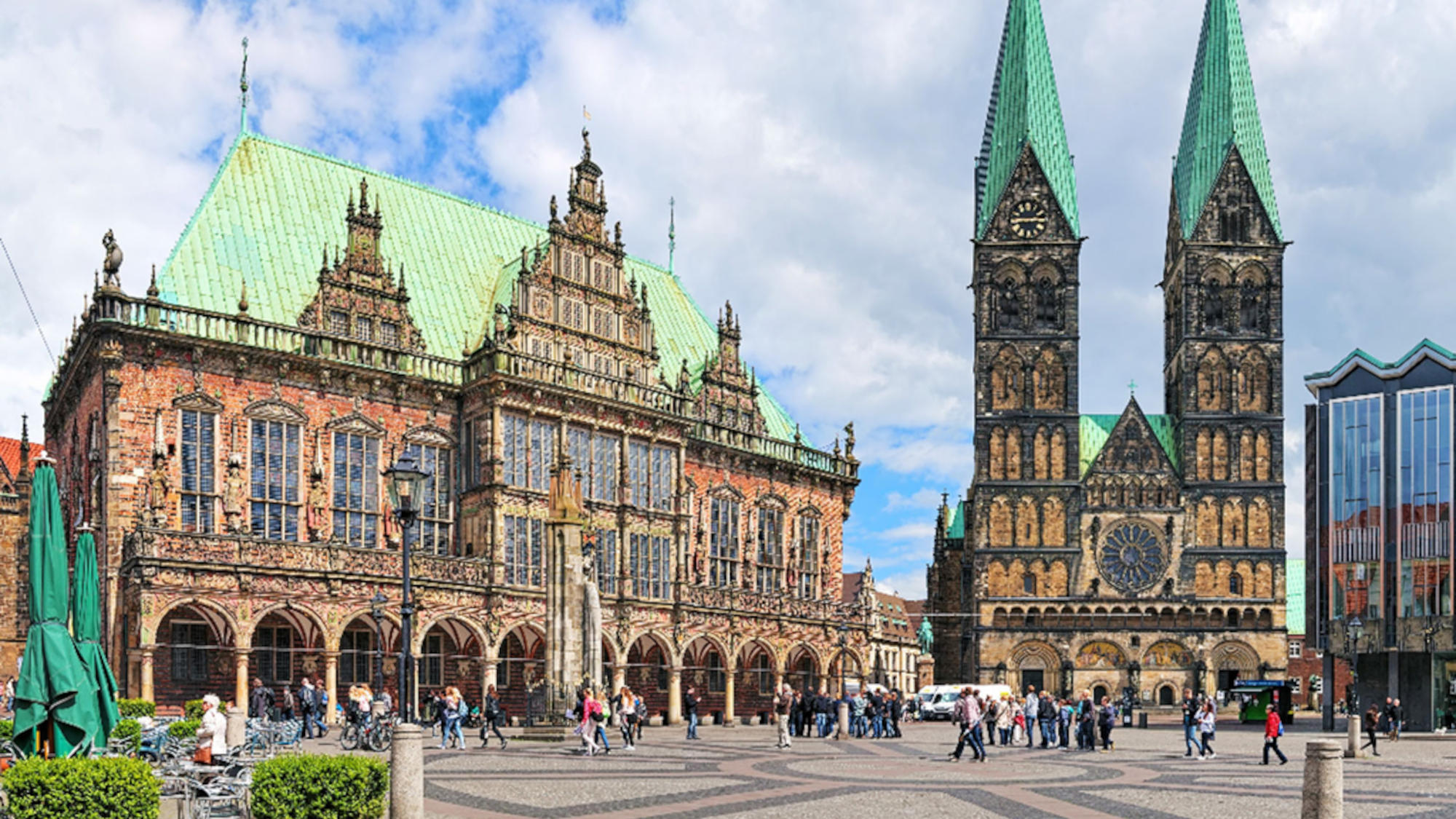 Bremen’s market square with Bremen Town Hall, Bremen Cathedral, and the Bremen Parliament