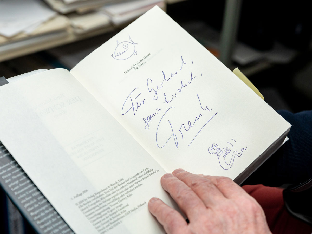 Eine persönliche Signatur des Autors für Gerhard Bohrmann.