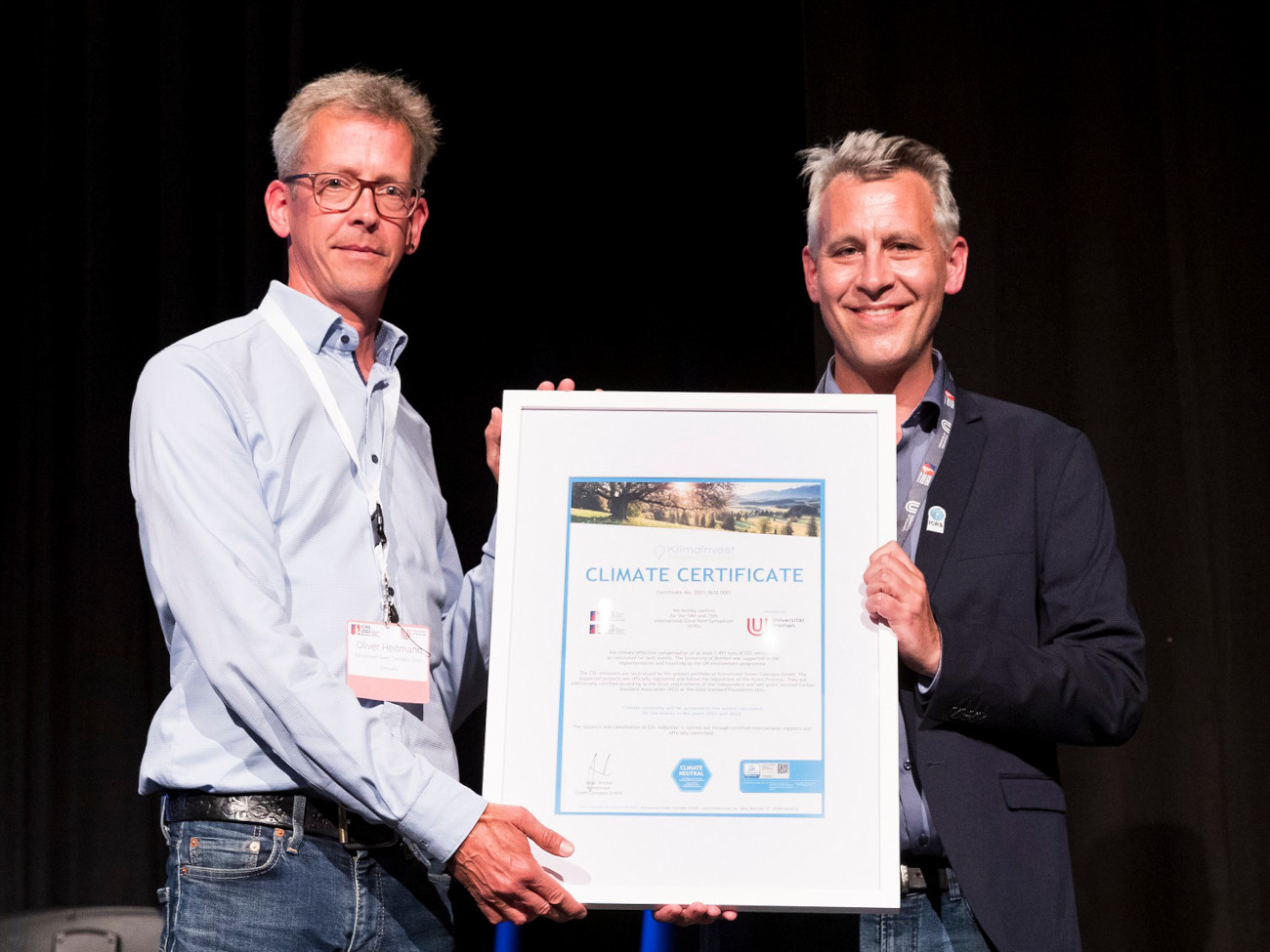 Christian Wild receives the certificate of climate neutrality for the ICRS from KlimaInvest.