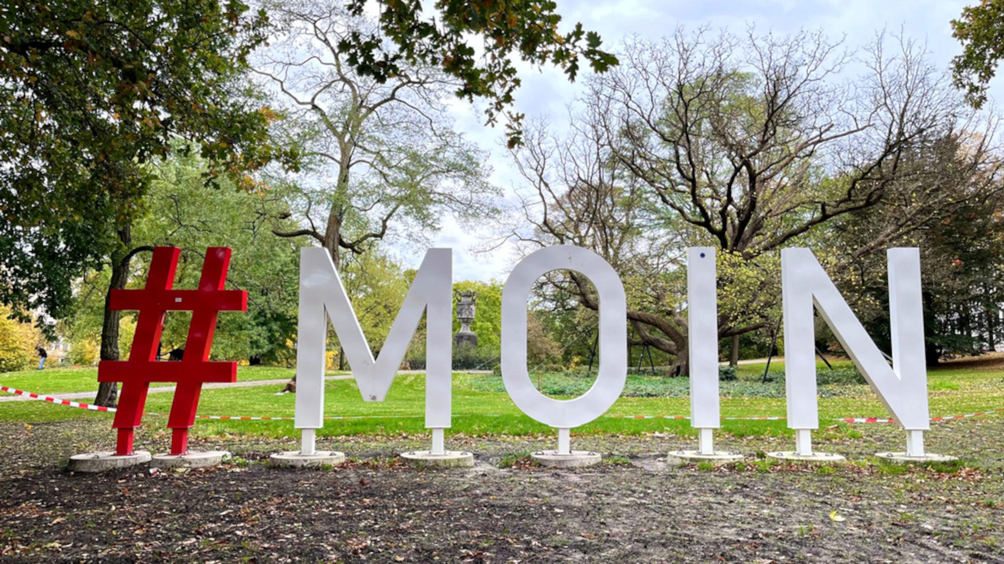 The sign with the hashtag MOIN is located in Bremen’s 